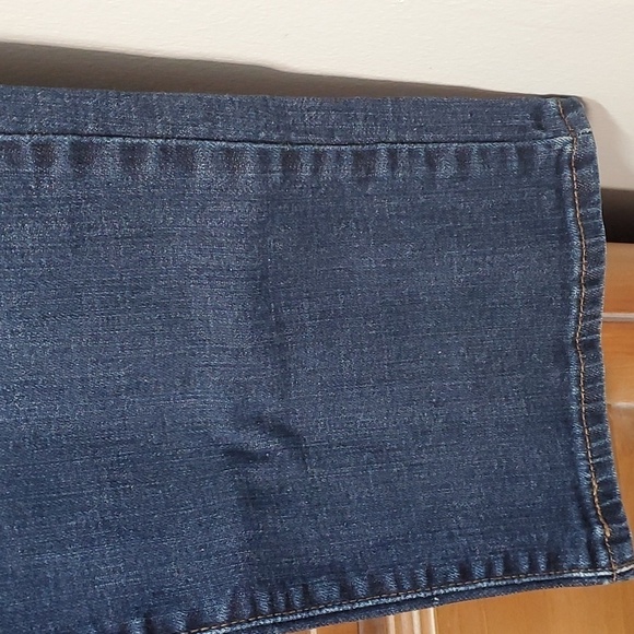 Levi's 505 straight leg jeans. Flap back pocket. Good‎ used condition. 36" 29". - Picture 5 of 10